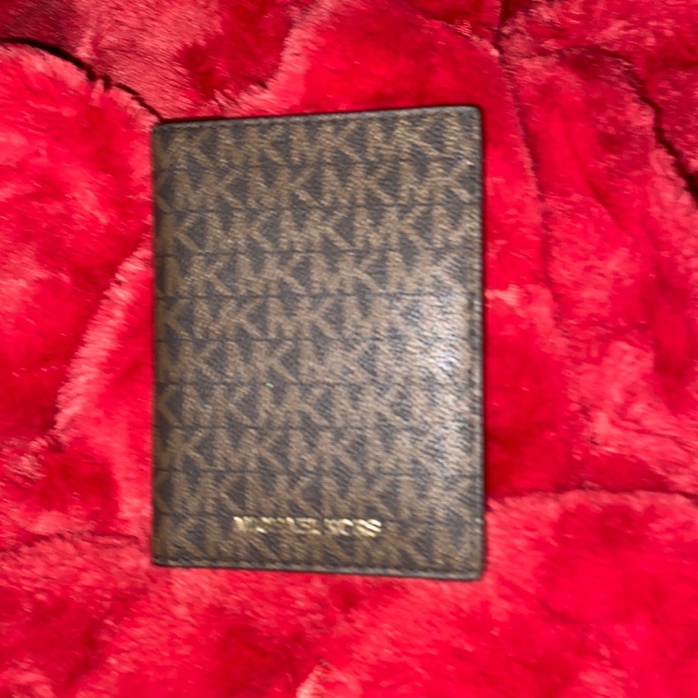NWOT Michael Kohrs Ladies Brown logo bifold wallet/card holder